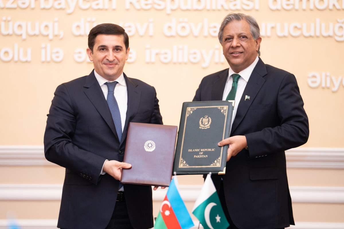 Ədliyyə naziri Fərid Əhmədov pakistanlı həmkarı ilə görüşüb