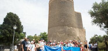 Azərbaycana gətirilən ukraynalı uşaqlar üçün Bakı turu təşkil edilib