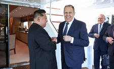 Kim Çen In Lavrovu qəbul edib
