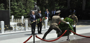 Kəmaləddin Heydərov BMMT-nin yeni Baş katibi ilə Fəxri xiyabanı ziyarət edib - FOTO