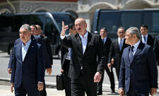 Prezident və Qurbanqulu Berdiməhəmmədov Natəvan, Bülbül və Üzeyir Hacıbəylinin güllələnmiş heykəllərinə baxıb