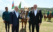 Qurbanqulu Berdiməhəmmədova Cıdır düzündə “Dostluq” adlı Qarabağ atı hədiyyə edilib
