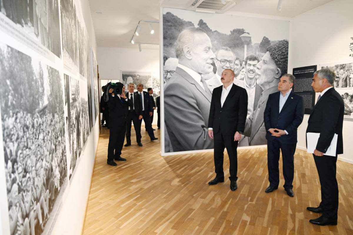 Prezident və Qurbanqulu Berdiməhəmmədov Şuşada “Heydər Əliyev və Qarabağ” sərgisi ilə tanış olub