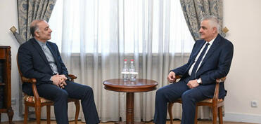 Paşinyanın müavini İran səfiri ilə kommunikasiyaların açılmasını müzakirə edib