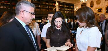 Leyla Əliyeva Bakı Kitab Mərkəzində “Tanımadığımız Konfutsi” adlı gecədə iştirak edib