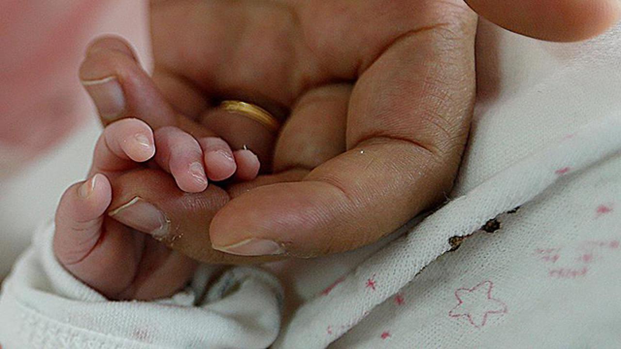 600 dollara körpə satışı: İndoneziyada uşaq alveri şəbəkəsi ifşa olundu
