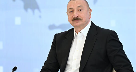 Президент поделился кадрами с посещения Аллеи шехидов