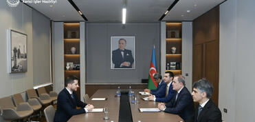 XİN rəhbəri İsrail səfirini diplomatik fəaliyyətinin başa çatması münasibətilə qəbul edib