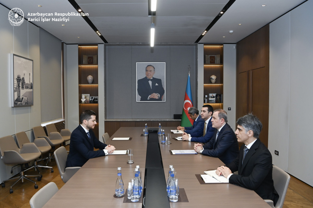 XİN rəhbəri İsrail səfirini diplomatik fəaliyyətinin başa çatması münasibətilə qəbul edib