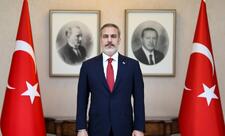 Hakan Fidan “IDEF 2025”də Azərbaycan stendi ilə tanış olub