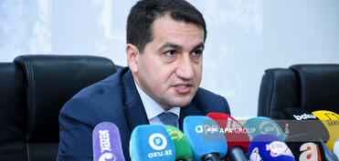 Hikmət Hacıyev: Azərbaycan Rusiyadan AZAL-ın təyyarəsinin qəzaya uğraması ilə bağlı məsuliyyəti üzərinə götürməsini gözləyir