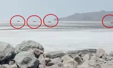 Urmu gölünün qurumuş yatağında yük maşınları işləyir