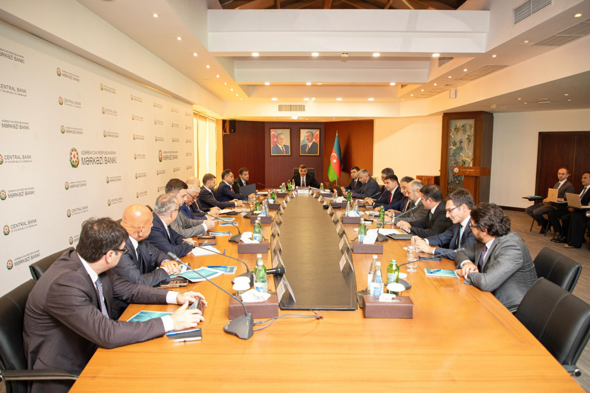 Taleh Kazımov bank rəhbərləri ilə strateji prioritetləri müzakirə edib