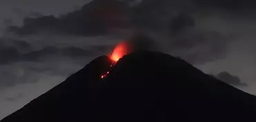 Rusiyada baş verən zəlzələdən sonra vulkan püskürüb