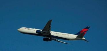 Delta sərnişin təyyarəsində güclü turbulans: 25 nəfər xəstəxanaya yerləşdirilib
