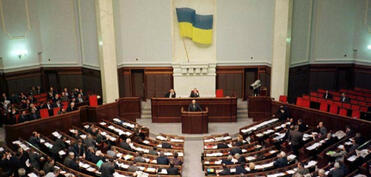 Ukrayna Ali Radası korrupsiya ilə mübarizə qurumlarının səlahiyyətlərinin bərpasına səs verib