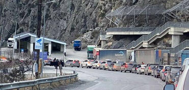 "Yuxarı Lars" bütün nəqliyyat vasitələri üçün bağlanıb