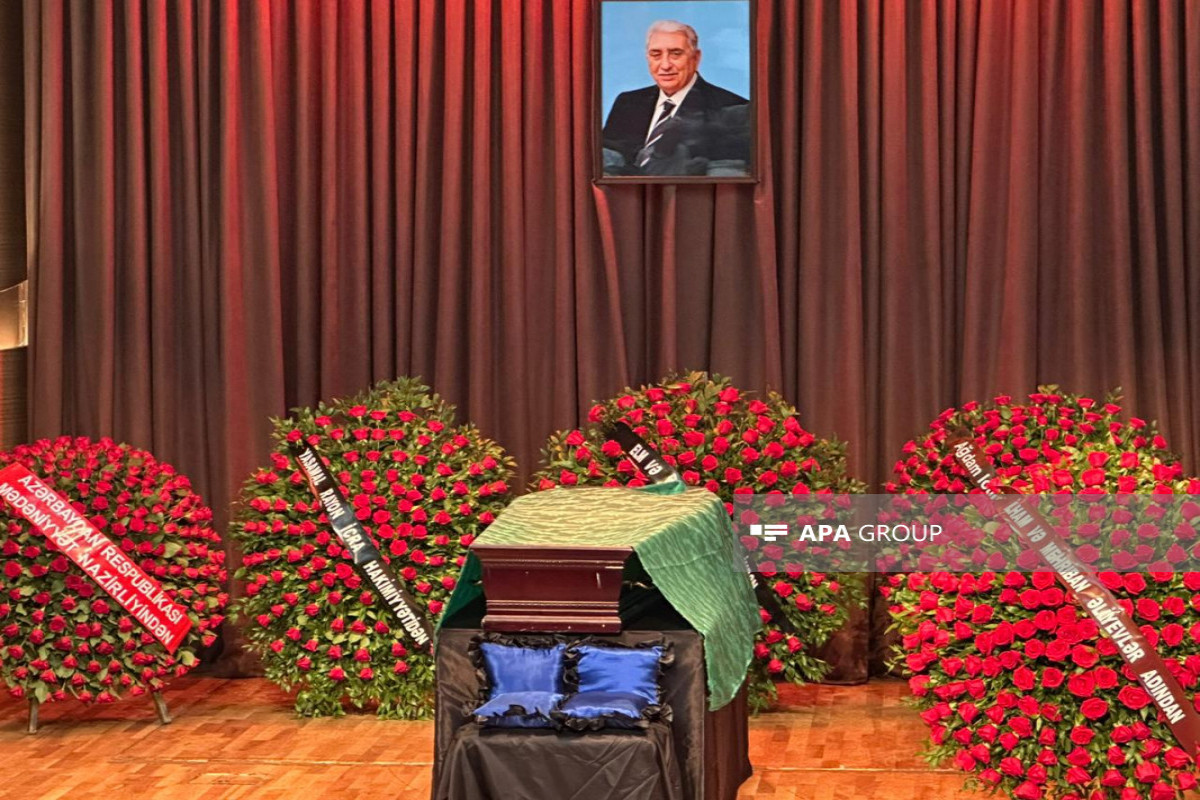 Prezident və Mehriban Əliyeva Xalq artisti Arif Babayevlə vida mərasiminə əklil göndərib