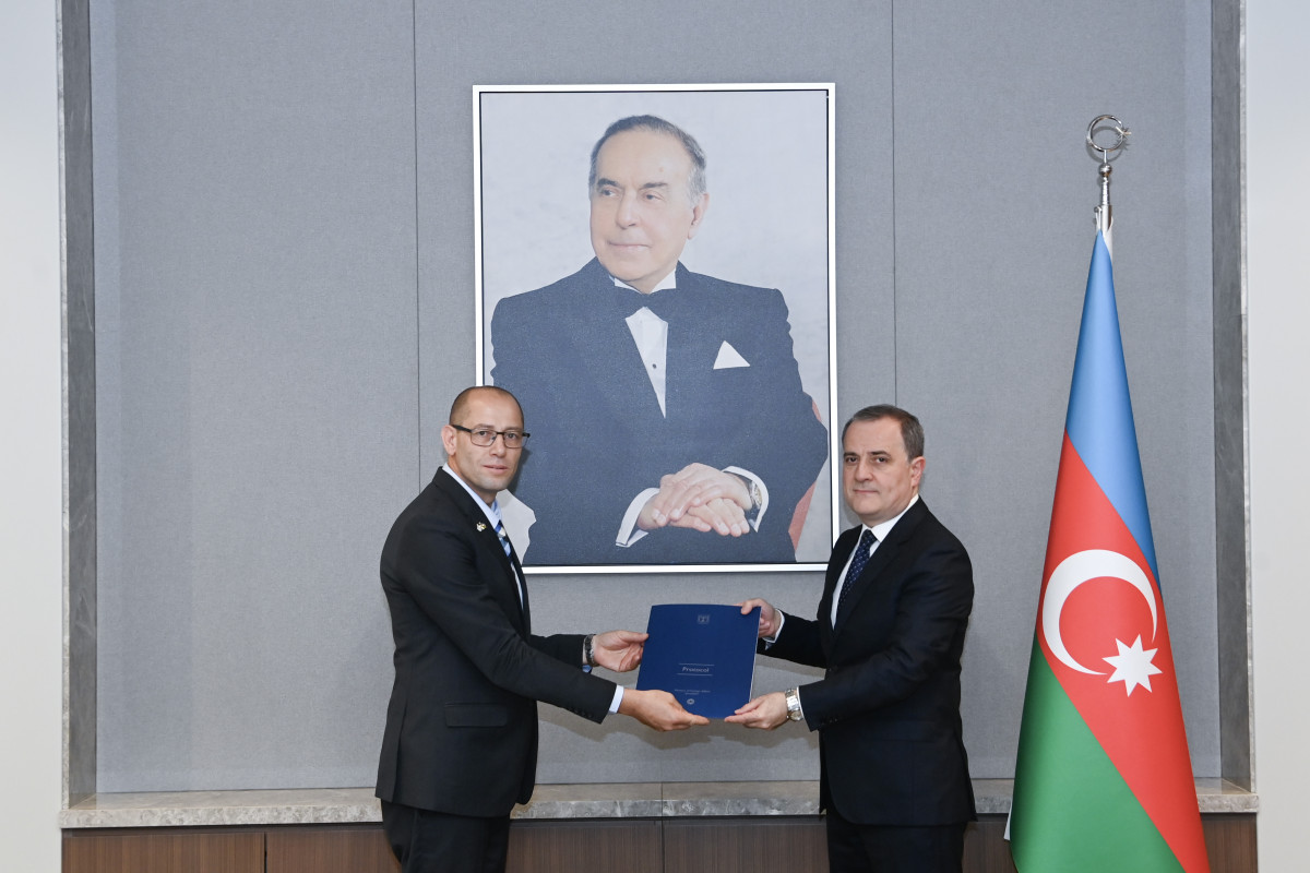 Ceyhun Bayramov İsrailin yeni təyin olunmuş səfiri ilə görüşüb