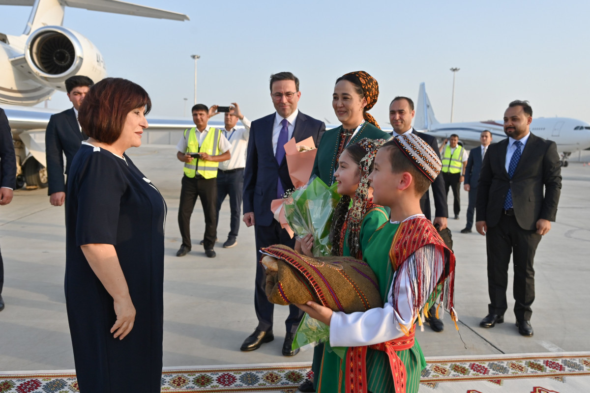 Milli Məclisin sədri Sahibə Qafarova Türkmənistana işgüzar səfərə gedib
