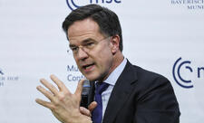 Rutte NATO ölkələrini təcili olaraq ABŞ-dan Ukrayna üçün silah almağa çağırıb