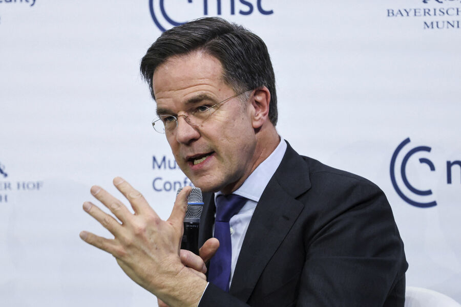 Rutte NATO ölkələrini təcili olaraq ABŞ-dan Ukrayna üçün silah almağa çağırıb
