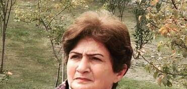 O, günəş şəfəqləri kimi nur saçır...