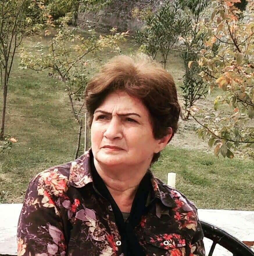 O, günəş şəfəqləri kimi nur saçır...