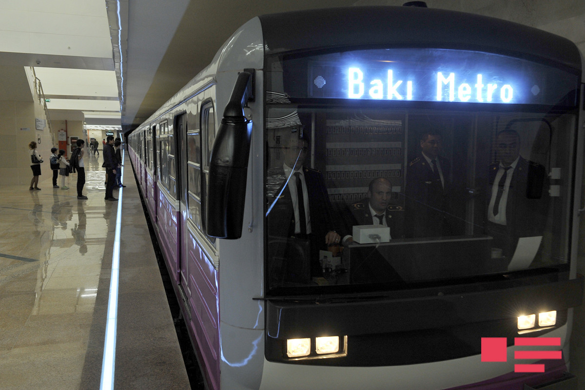 Bakıda metroda qadın uşaq dünyaya gətirib