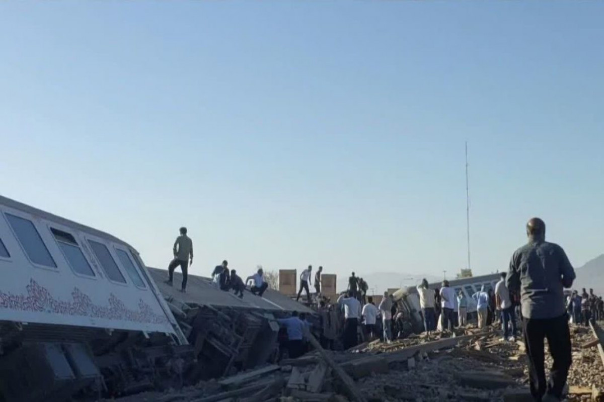 İranda qatar relsdən çıxıb, 30 nəfər yaralanıb