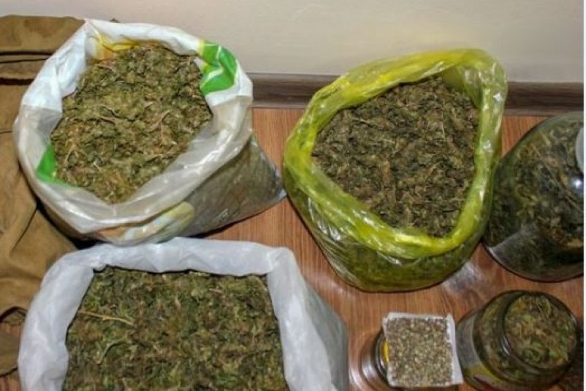 Qubada saxlanılan 2 nəfərdən müxtəlif növ narkotik vasitələr aşkarlanıb