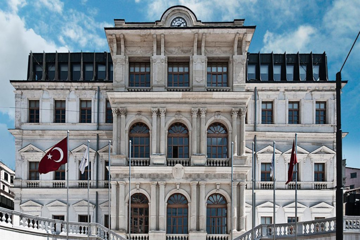İstanbulun Bəyoğlu bələdiyyəsində əməliyyat keçirilib, sədr və 40-dan çox şəxs saxlanılıb