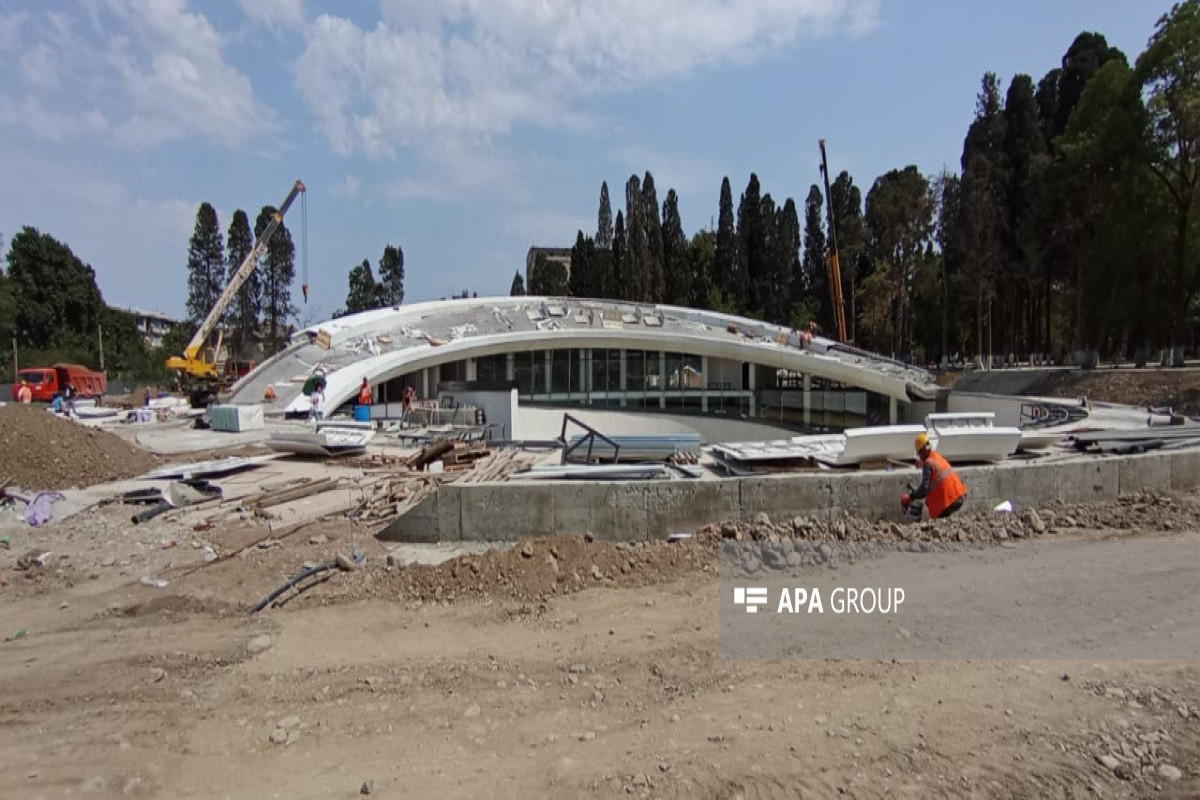 Prezident və birinci xanım Gәncә Memorial Kompleksində görülən işlərlə tanış olublar