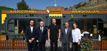 Prezident İlham Əliyev “Balland – Kəlbəcər balı, arı və arıçılıq məhsulları mağazası”nın açılışında iştirak edib - YENİLƏNİB