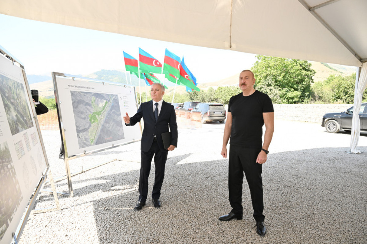 Prezident İlham Əliyev Kəlbəcər şəhərində 3-cü yaşayış kompleksinin təməlini qoyub - YENİLƏNİB