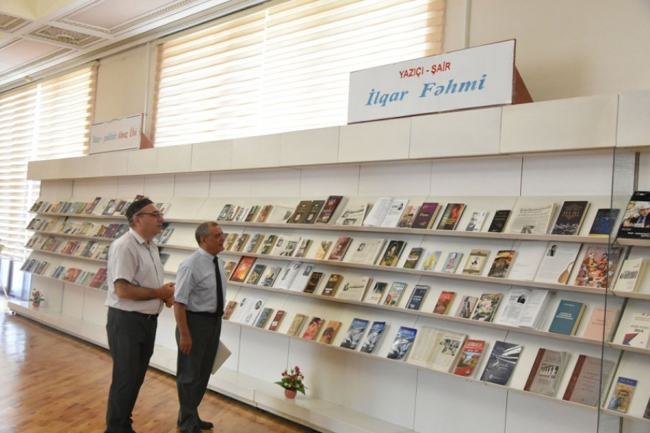 Yubilyar müəlliflər Milli Kitabxanada onlara həsr edilən sərgilərlə tanış olublar