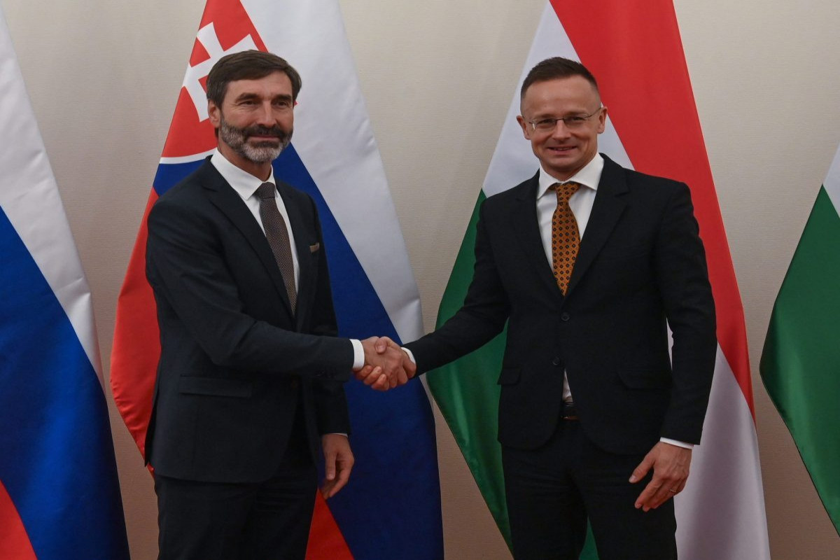 Macarıstan və Slovakiya Avropa Komissiyasını Ukraynanı “Drujba” neft kəmərinə hücumlardan çəkindirməyə çağırıb