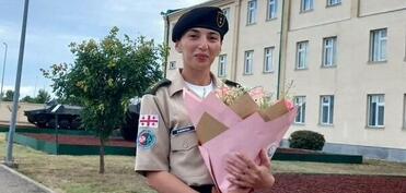 Впервые азербайджанка получила офицерское звание в Грузии