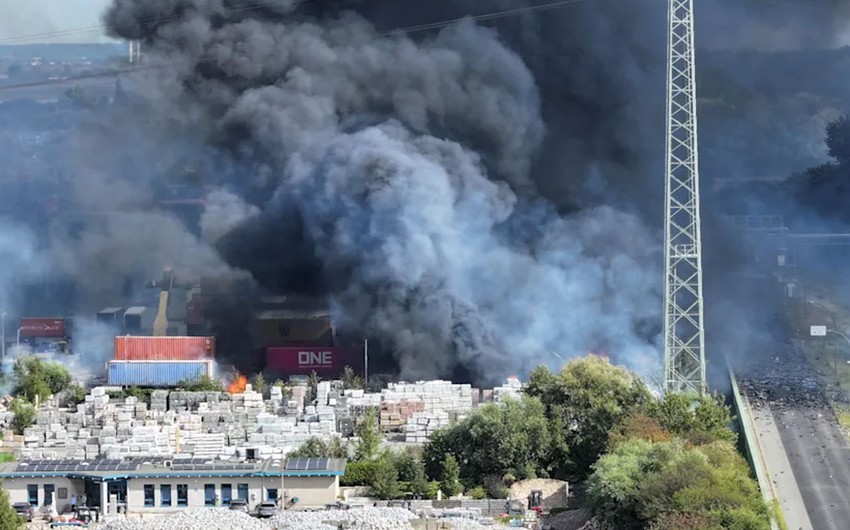Hamburq limanı ərazisində güclü yanğın baş verib