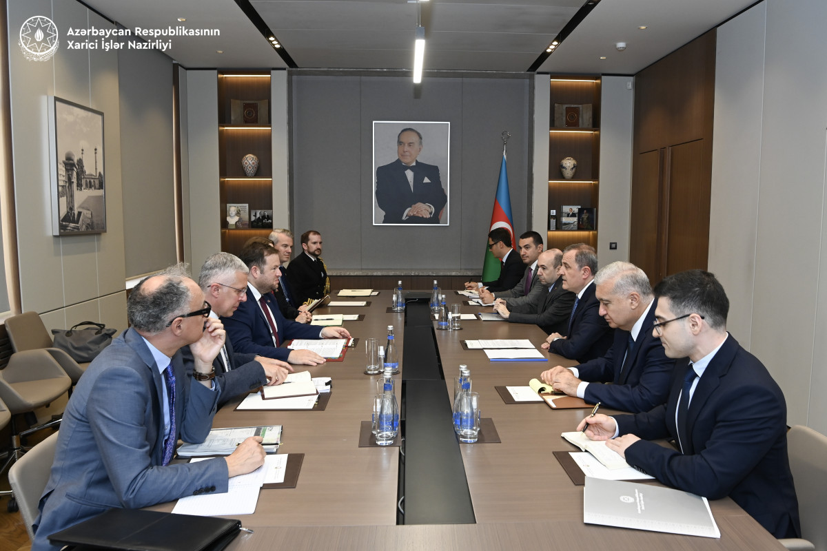 Ceyhun Bayramov Britaniyanın dövlət naziri ilə görüşüb