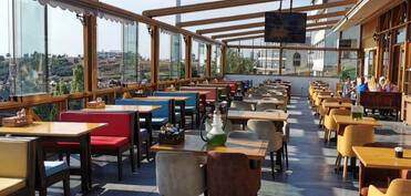 Bu ilin I yarımilində Bakının restoran biznesində ən çox gəlir gətirən rayonları - CƏDVƏL