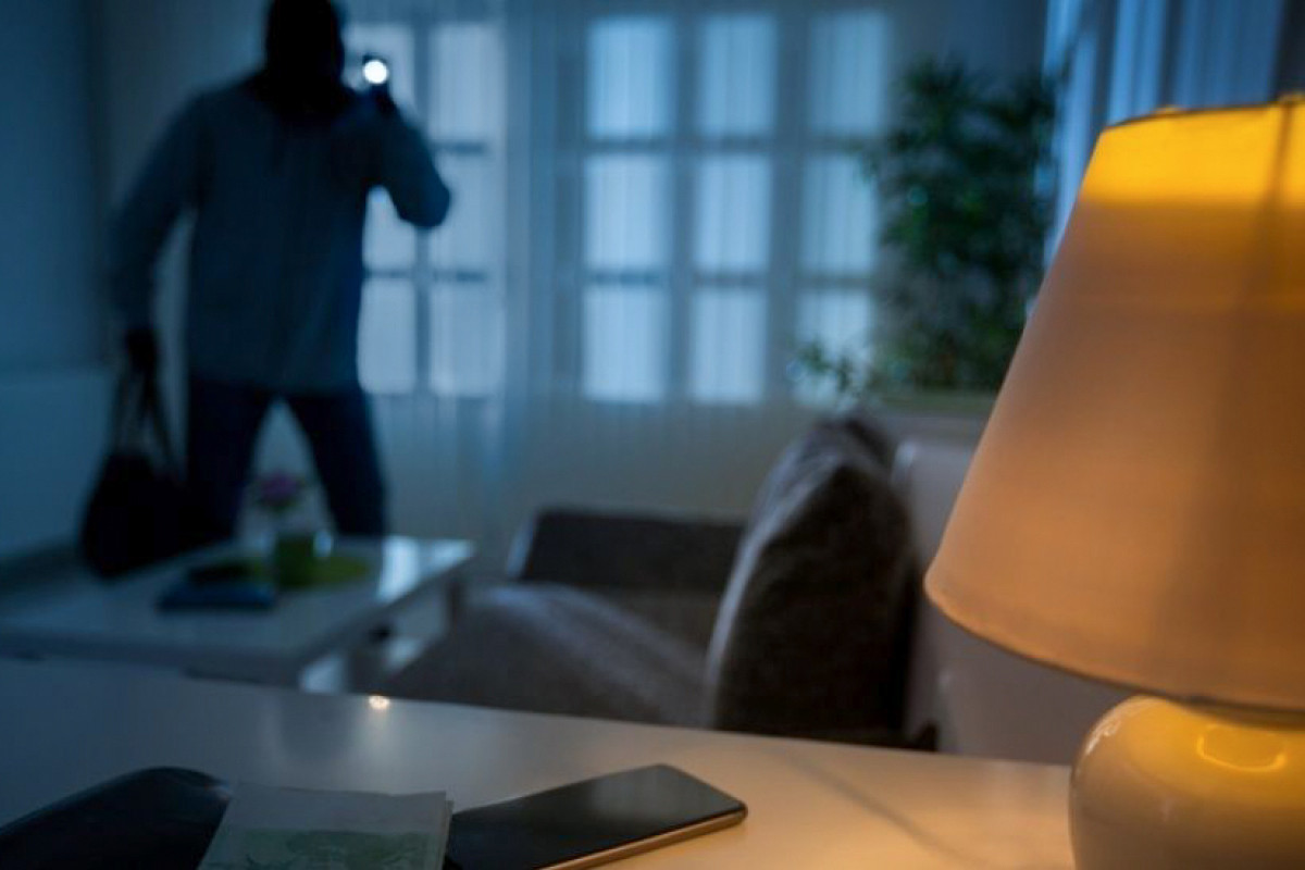 Bakıda evdən 10 min pul oğurlayan şəxslər saxlanılıb
