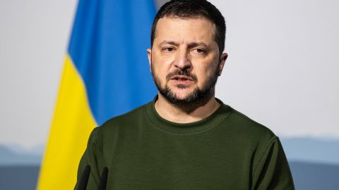 Zelenski “Raşizm” ifadəsini təqdim edən qanunu imzalayıb