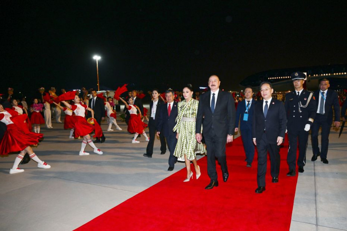 Prezident İlham Əliyevin Çinə səfəri şərəfinə xüsusi kortec ayrılıb