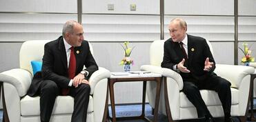 Putin Paşinyanla görüşdü