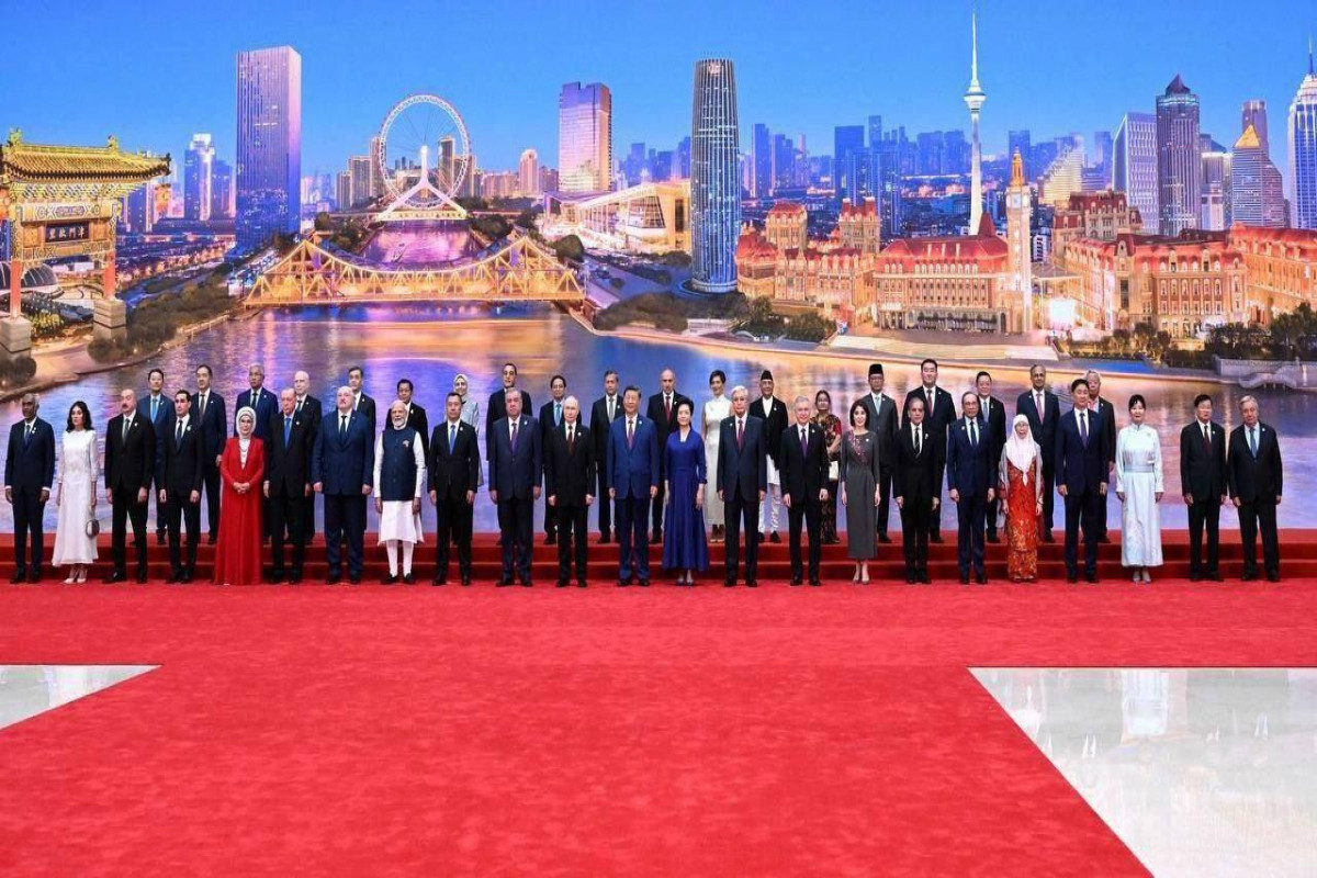 Si Cinpinin adından dövlət başçılarının şərəfinə ziyafət verilib, Prezident və birinci xanım ziyafətdə iştirak edib