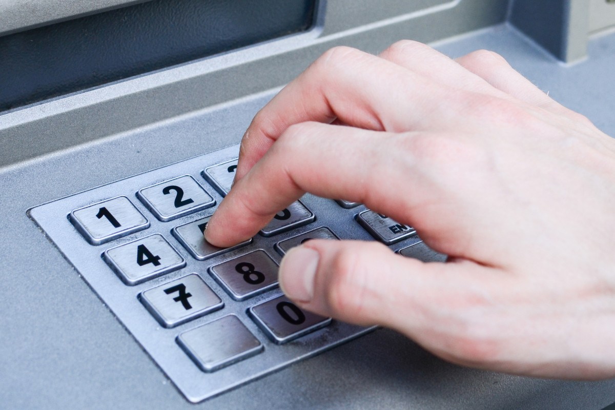 Hacıqabulda 20 nəfərin bank kartlarından 10 min manat oğurlanıb