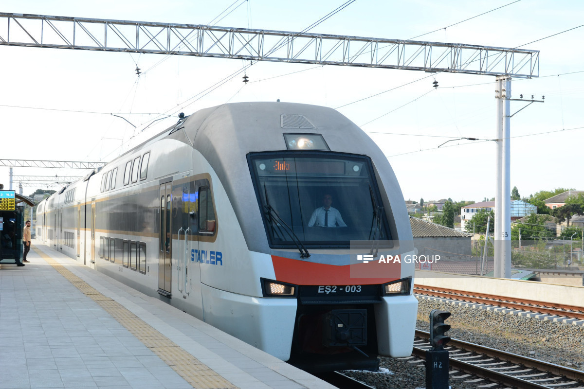 Azərbaycanda dəmir yolu ilə sərnişin daşımaları 20% artıb