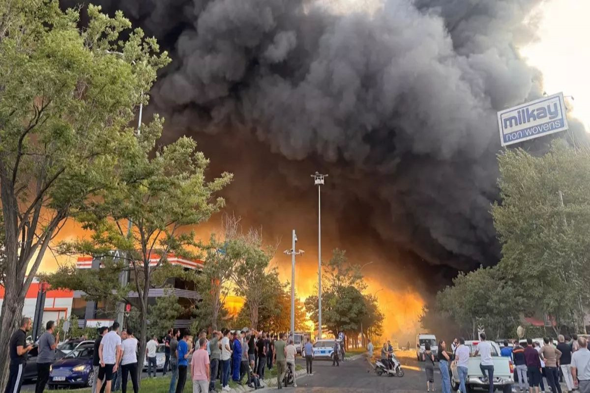 Türkiyədə fabrikdə güclü yanğın olub - FOTO
