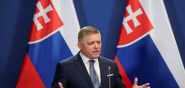 Fico Ukraynaya Slovak əsgərlərinin göndərilməsini rədd etdi